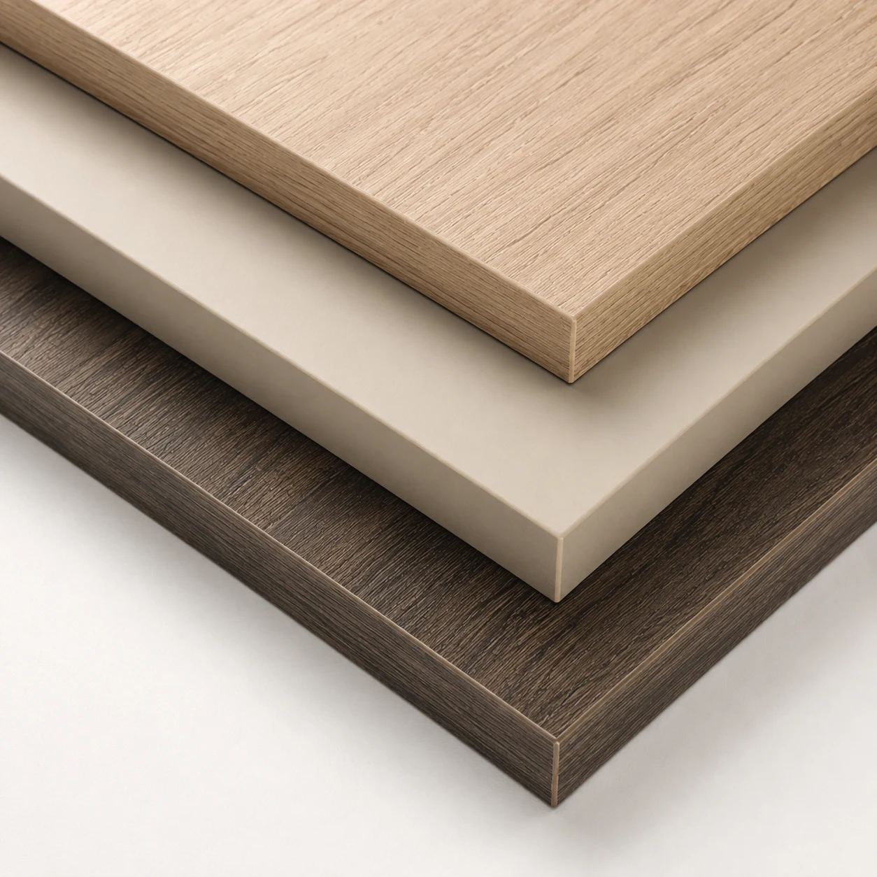 Przykładowe laminaty: jasny drewnopodobny, kaszmir i ciemny drewnopodobny